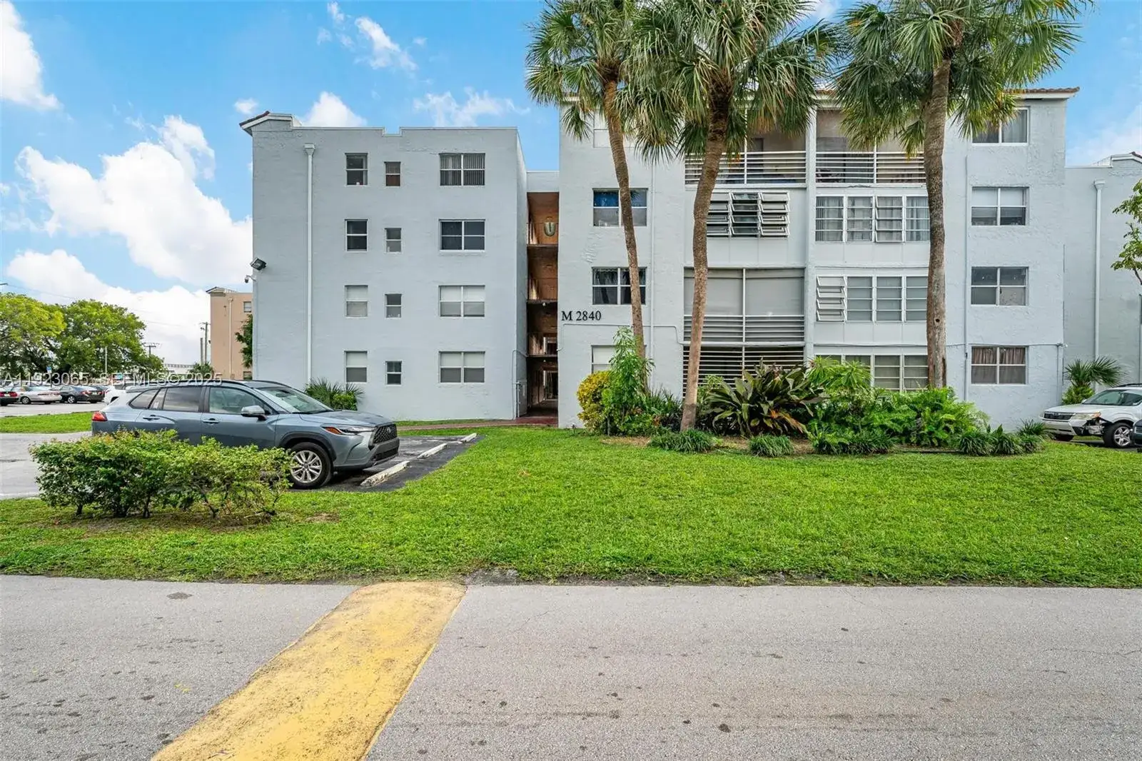 2840 Somerset Dr # 207M, Lauderdale Lakes FL 33311