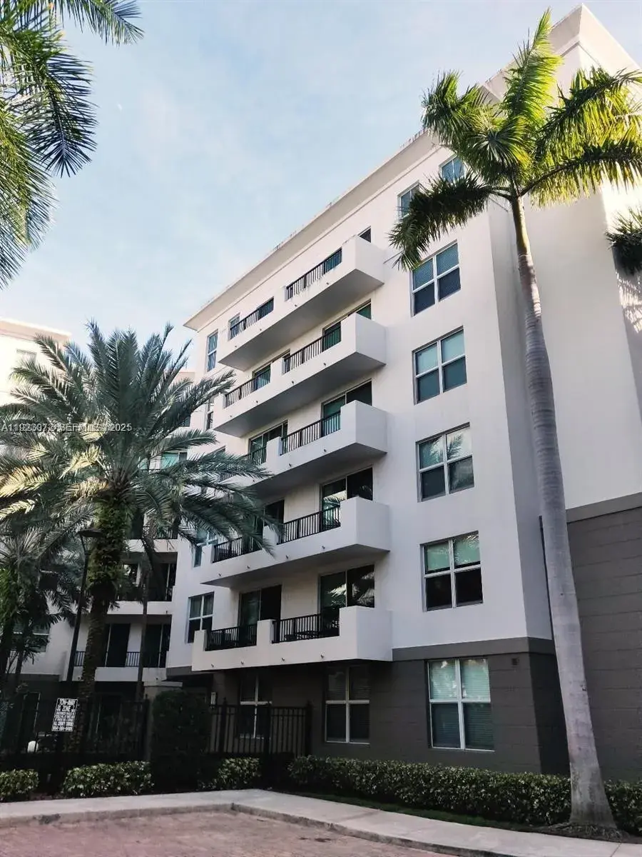 2421 NE 65th St # 309, Fort Lauderdale FL 33308
