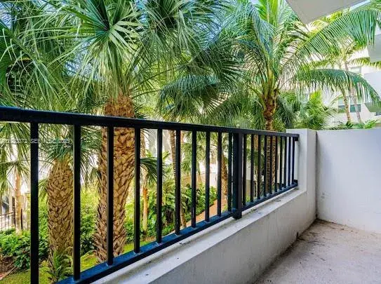 2421 NE 65th St # 309, Fort Lauderdale FL 33308