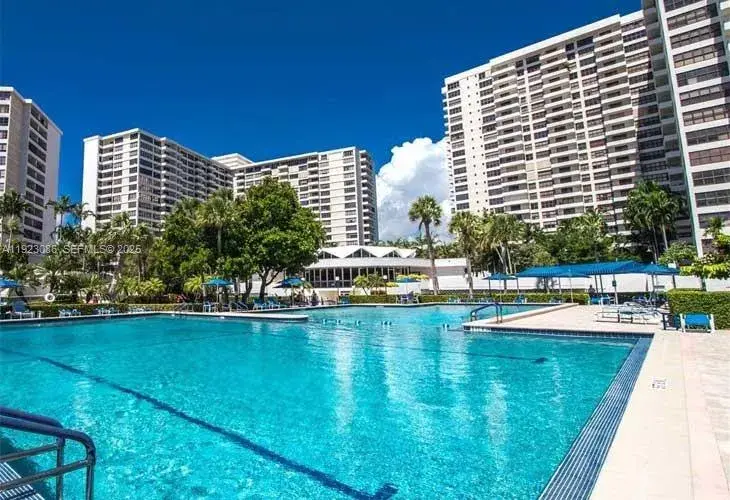 2500 Parkview Dr # 1214, Hallandale Beach FL 33009