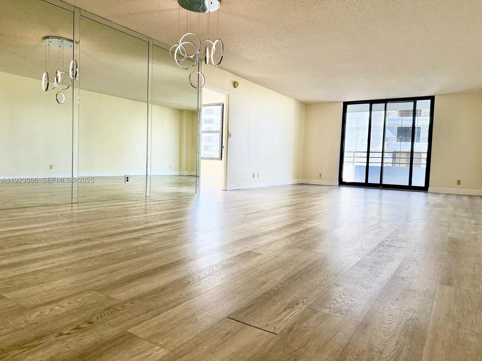2500 Parkview Dr # 1214, Hallandale Beach FL 33009