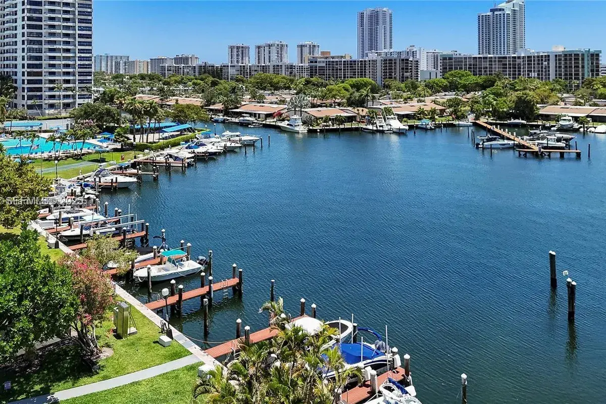 2500 Parkview Dr # 1214, Hallandale Beach FL 33009