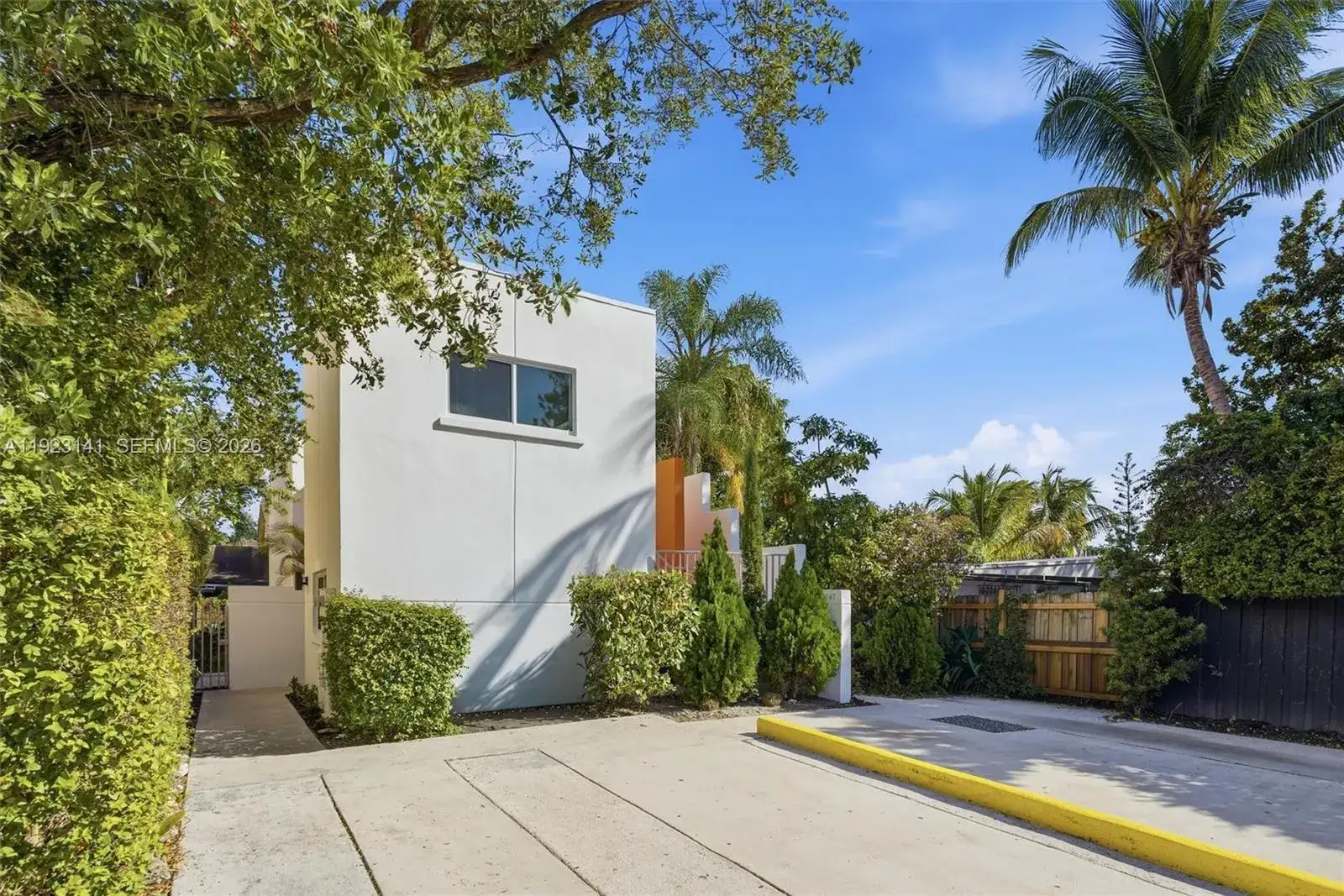 1045 SW 25th Ave, Miami FL 33135 photo 2