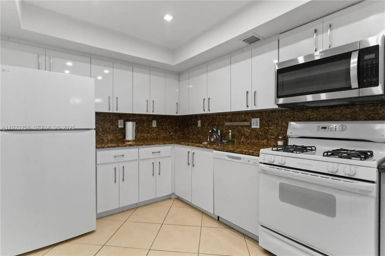 2030 S Ocean Dr # 1710, Hallandale Beach FL 33009