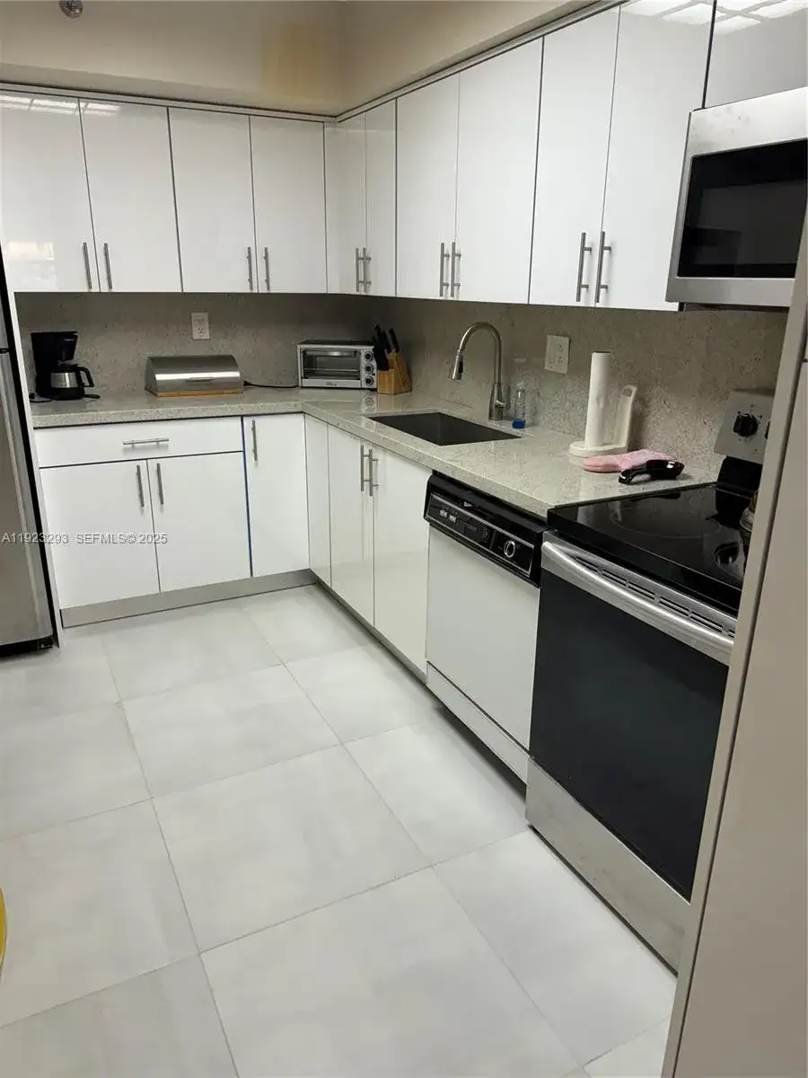 3600 Mystic Pointe Dr # 208, Aventura FL 33180 photo 2