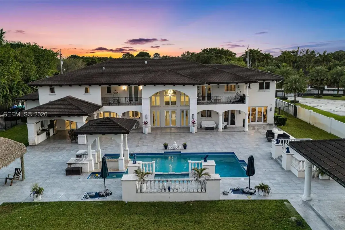 12401 SW 45th St, Miami FL 33175