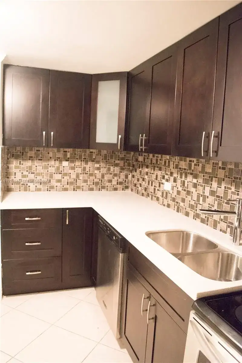 825 Brickell Bay Dr # 750, Miami FL 33131 photo 2