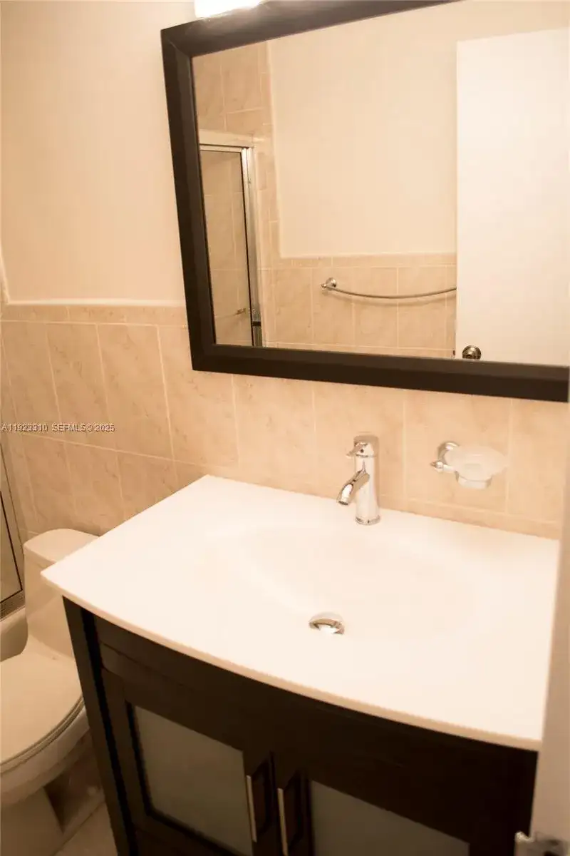 825 Brickell Bay Dr # 750, Miami FL 33131 photo 4