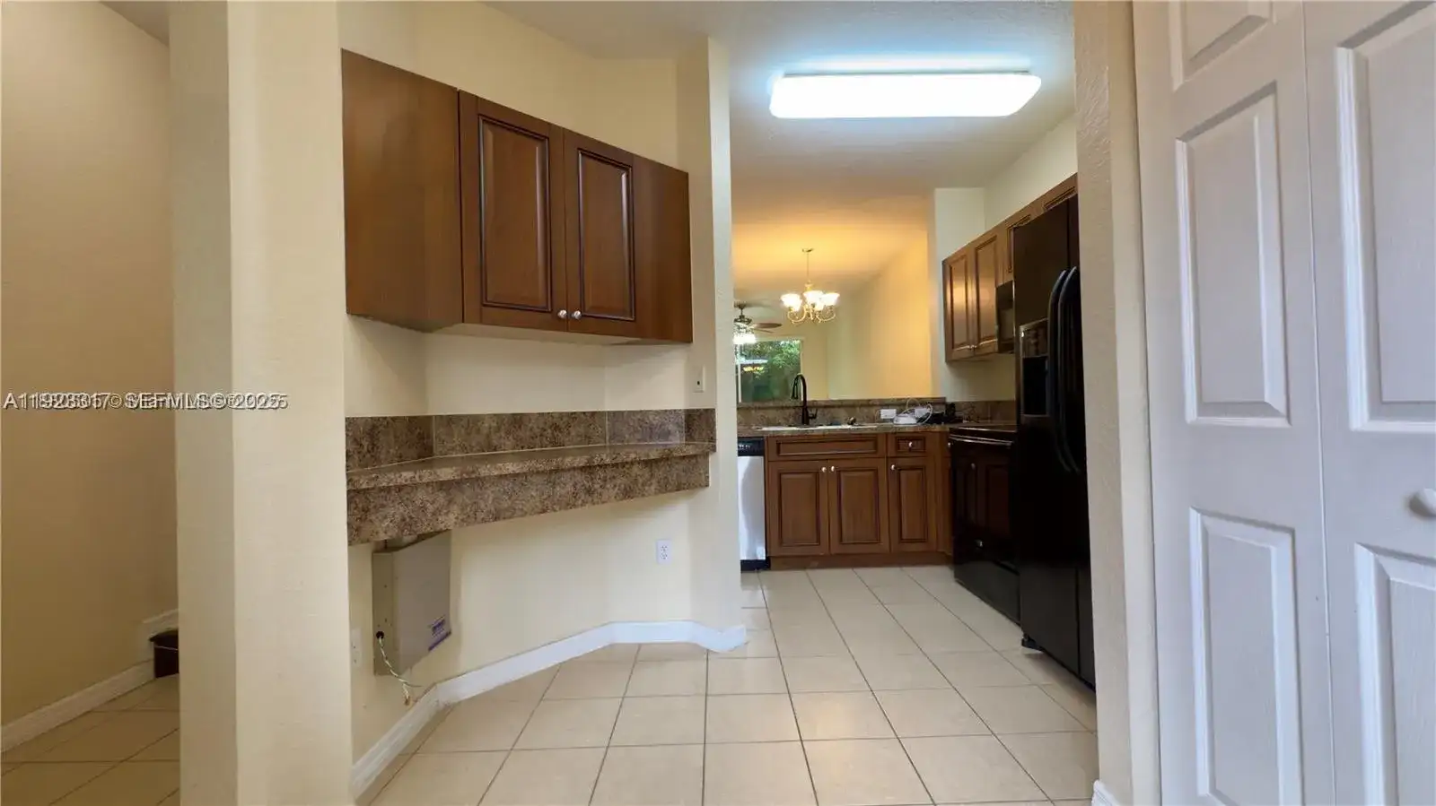 1918 Alamanda Way, Riviera Beach FL 33404 photo 2
