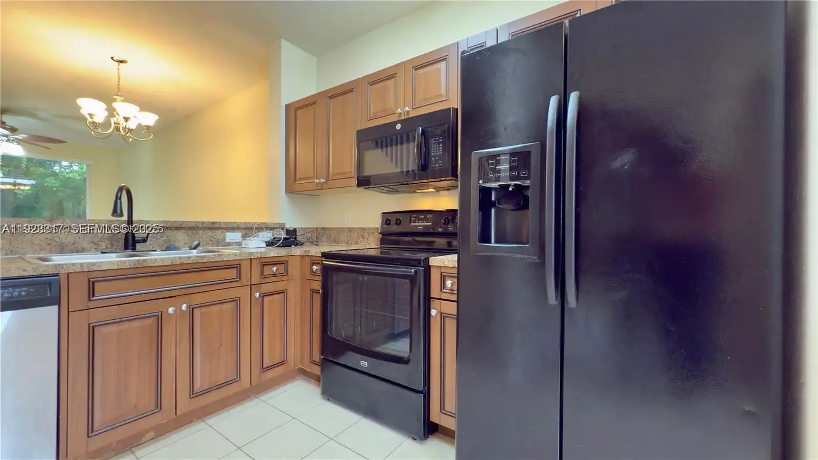 1918 Alamanda Way, Riviera Beach FL 33404 photo 3