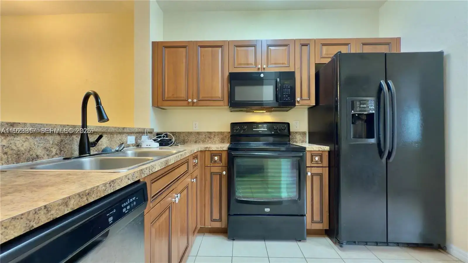 1918 Alamanda Way, Riviera Beach FL 33404 photo 4