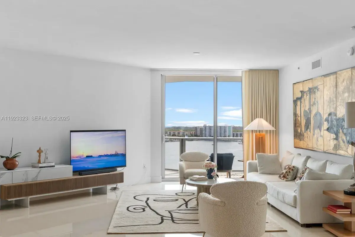 17111 Biscayne Blvd # 1104, North Miami Beach FL 33160