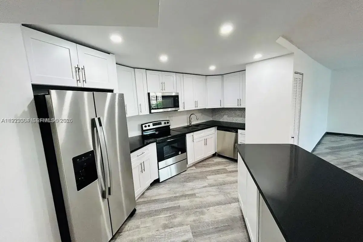800 Parkview Dr # 612, Hallandale Beach FL 33009