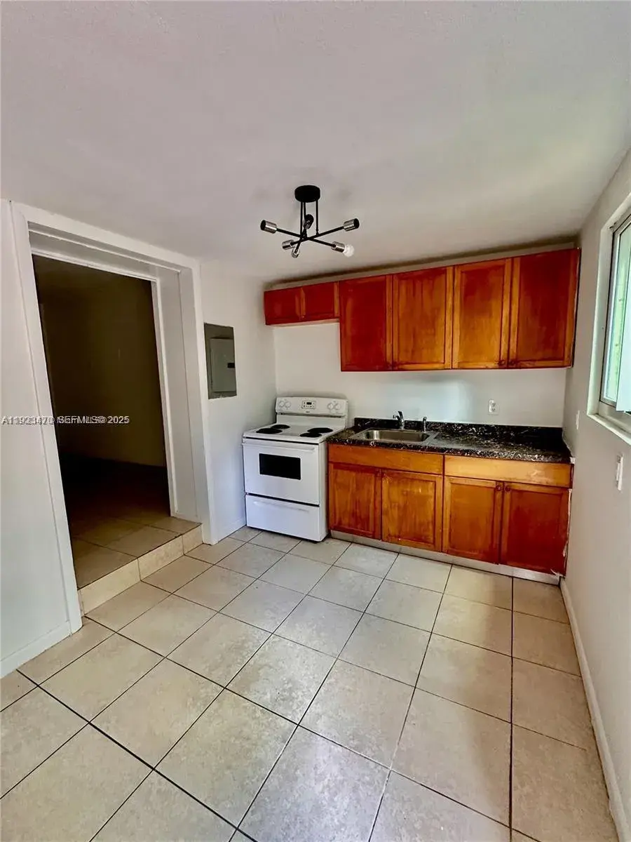 437 NE 30th St # 8, Miami FL 33137