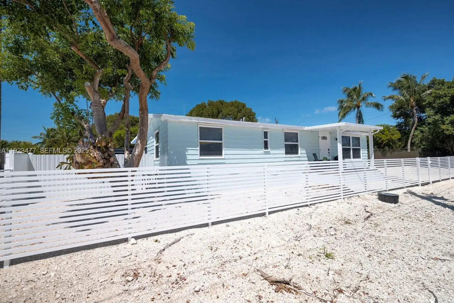212 Buttonwood Ln, Key Largo FL 33070 photo 2