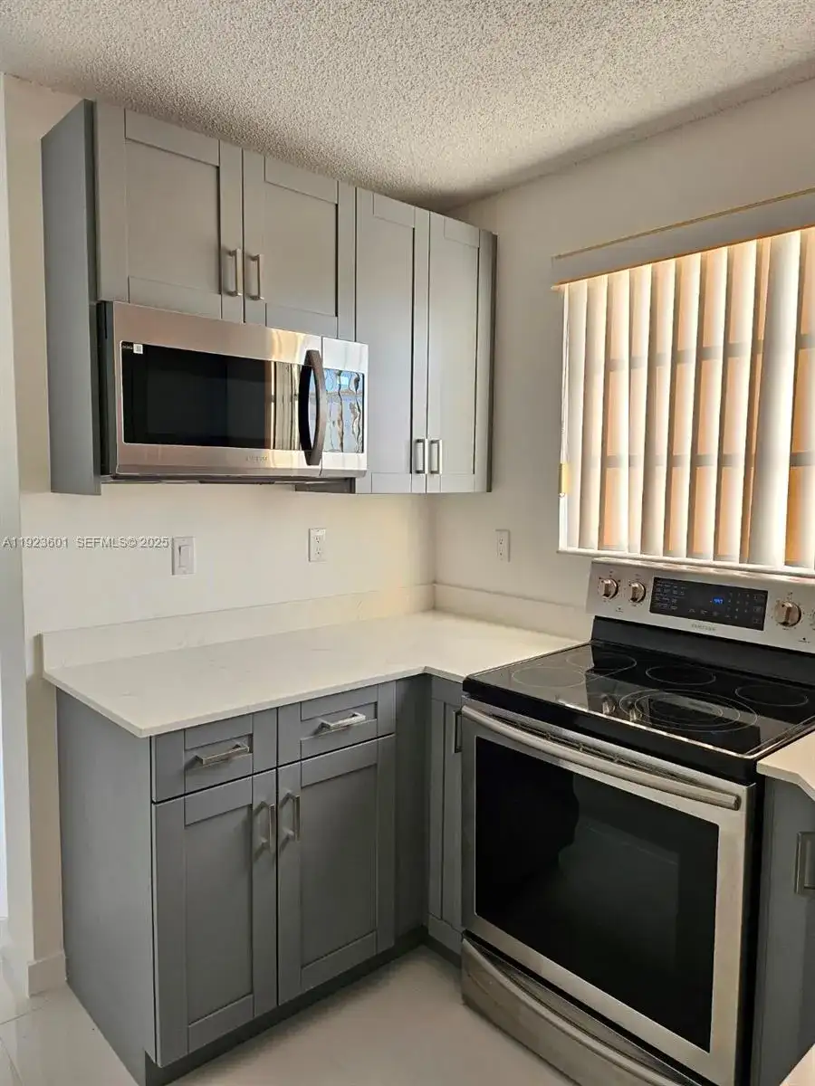 325 NW 72nd Ave # 301, Miami FL 33126 photo 5