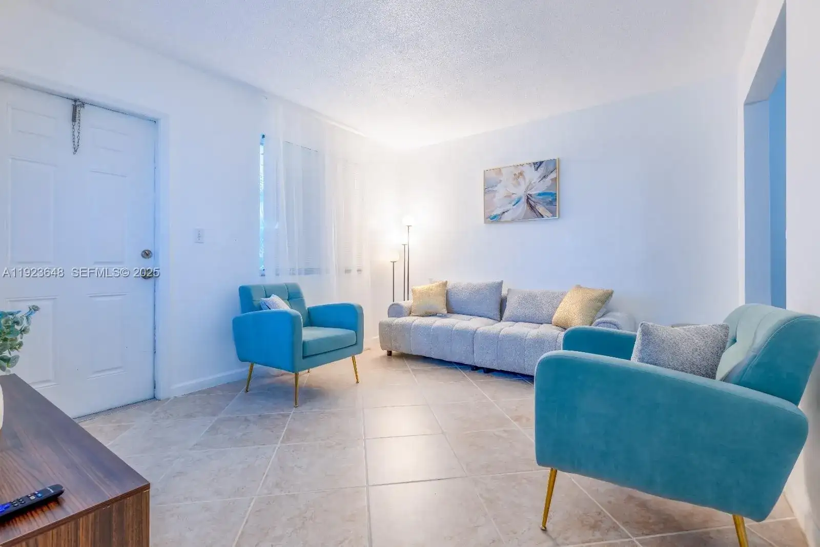 828 SW 2nd St # 2, Miami FL 33130 photo 4