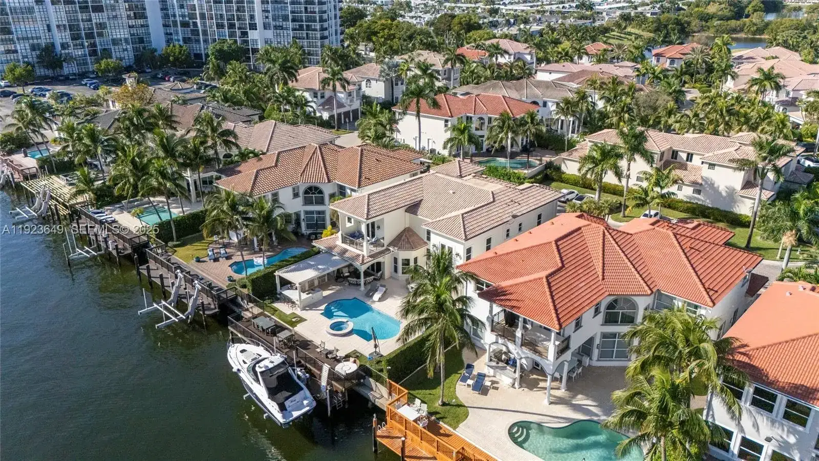 1555 Windjammer Way, Hollywood FL 33019 photo 4