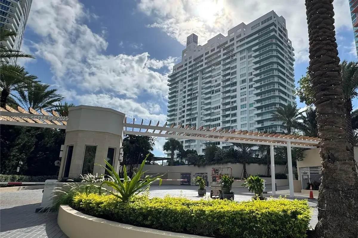 400 S Pointe Dr # 1610, Miami Beach FL 33139