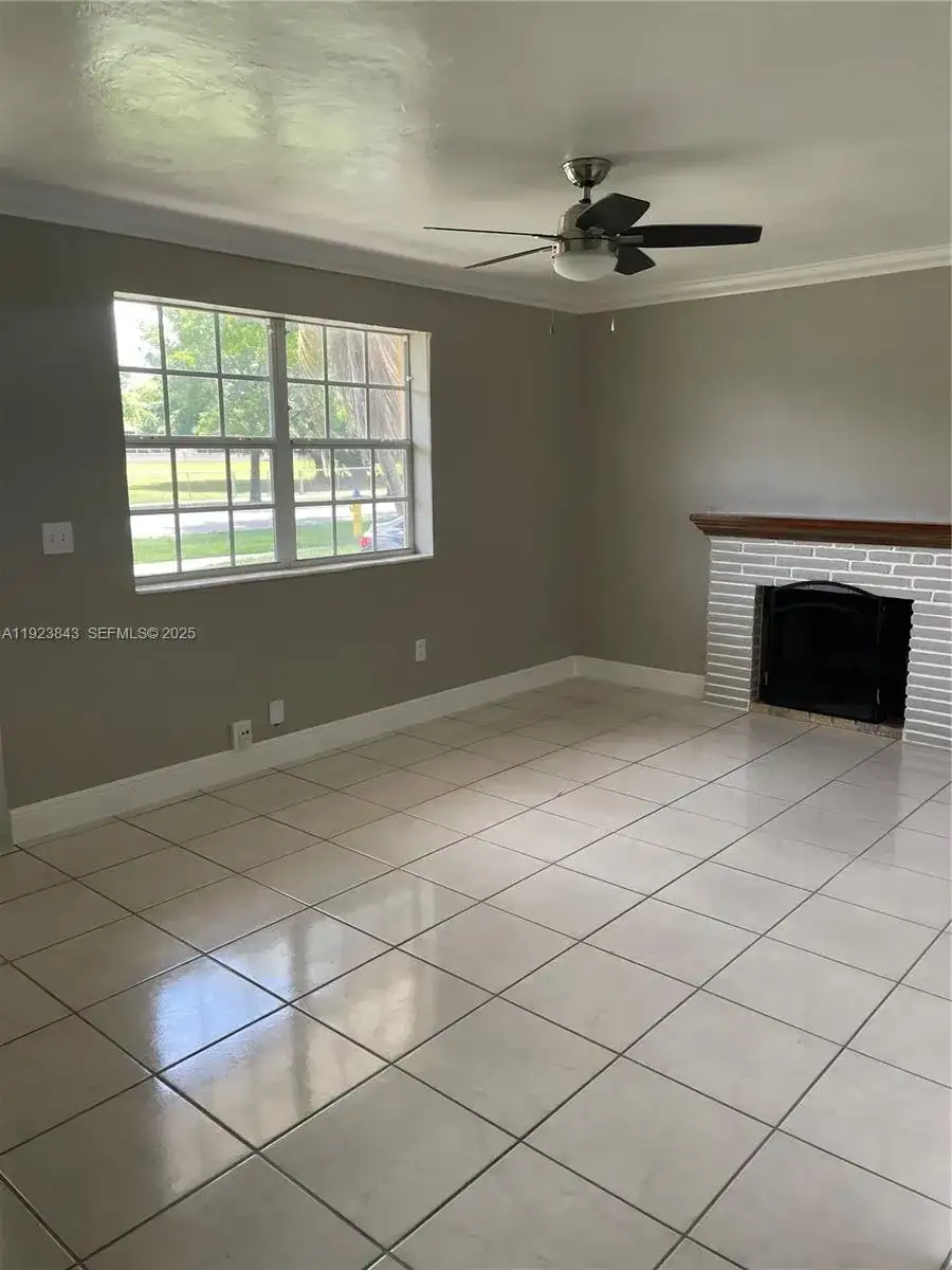 145 NE 191st St, Miami FL 33179 photo 3