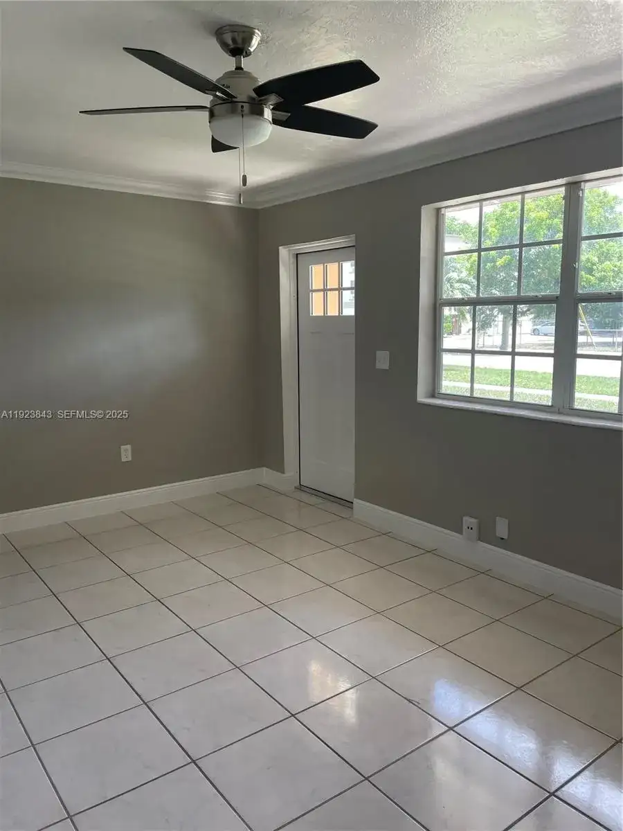 145 NE 191st St, Miami FL 33179 photo 4