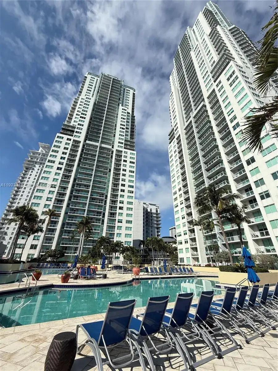 253 NE 2nd St # 908, Miami FL 33132 photo 2