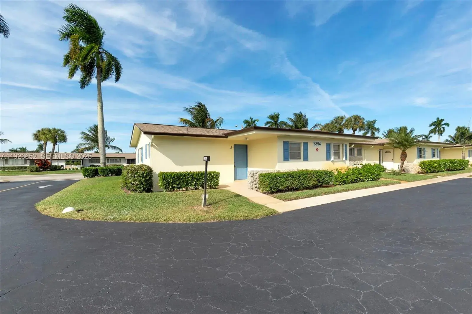 2854 E Crosley Dr E # J, West Palm Beach FL 33415