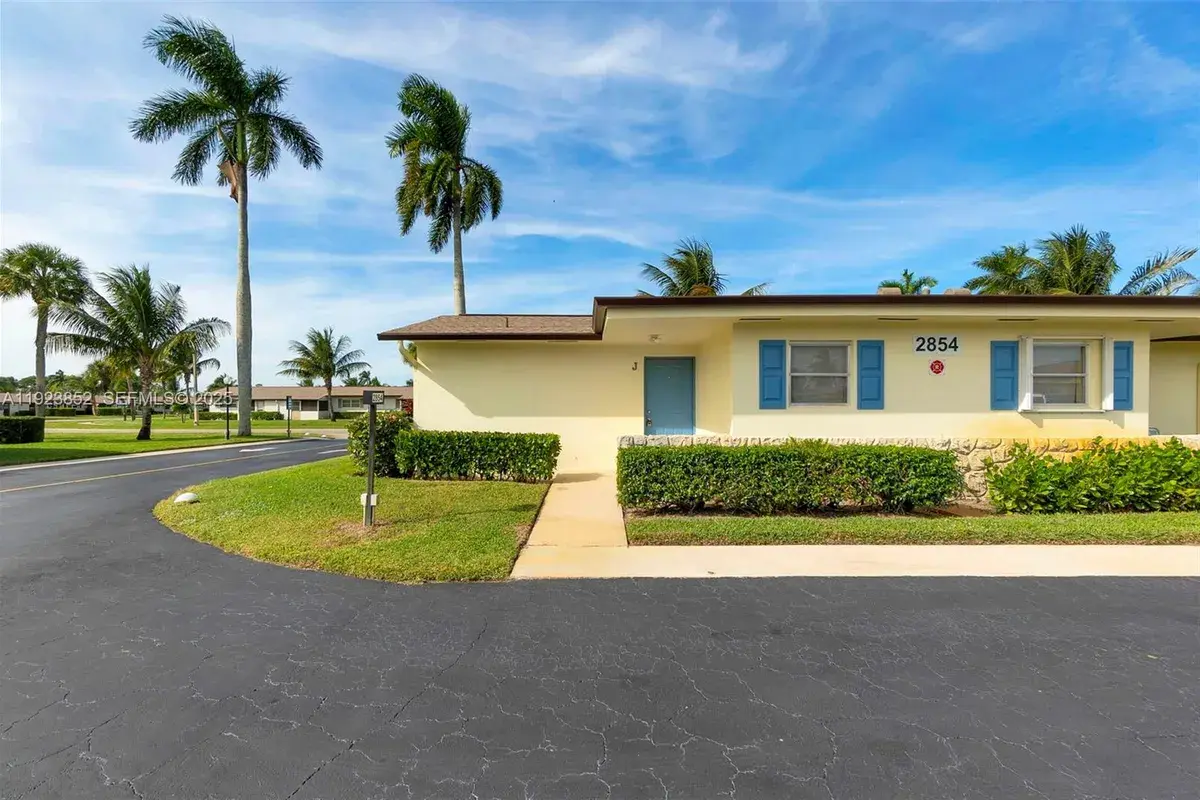 2854 E Crosley Dr E # J, West Palm Beach FL 33415