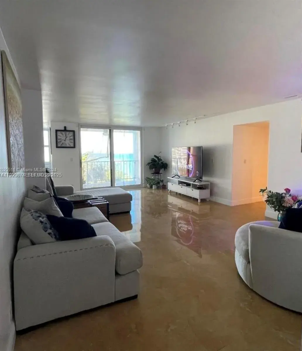 1890 S Ocean Dr # 702, Hallandale Beach FL 33009
