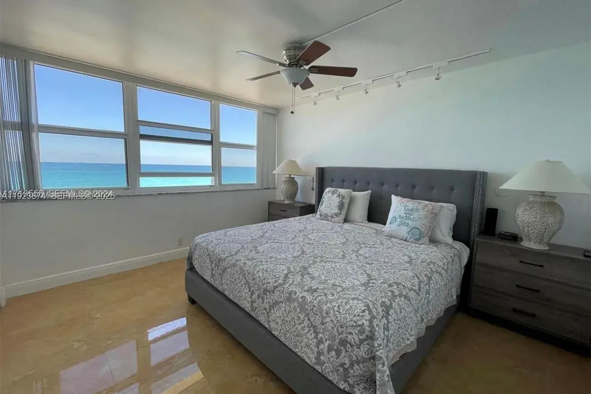 1890 S Ocean Dr # 702, Hallandale Beach FL 33009