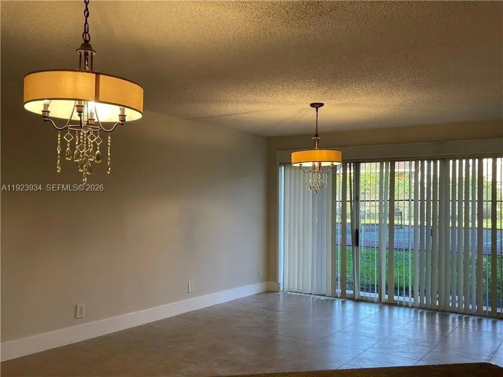 8801 Wiles Rd # 108, Coral Springs FL 33067