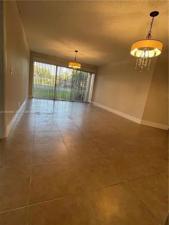 8801 Wiles Rd # 108, Coral Springs FL 33067