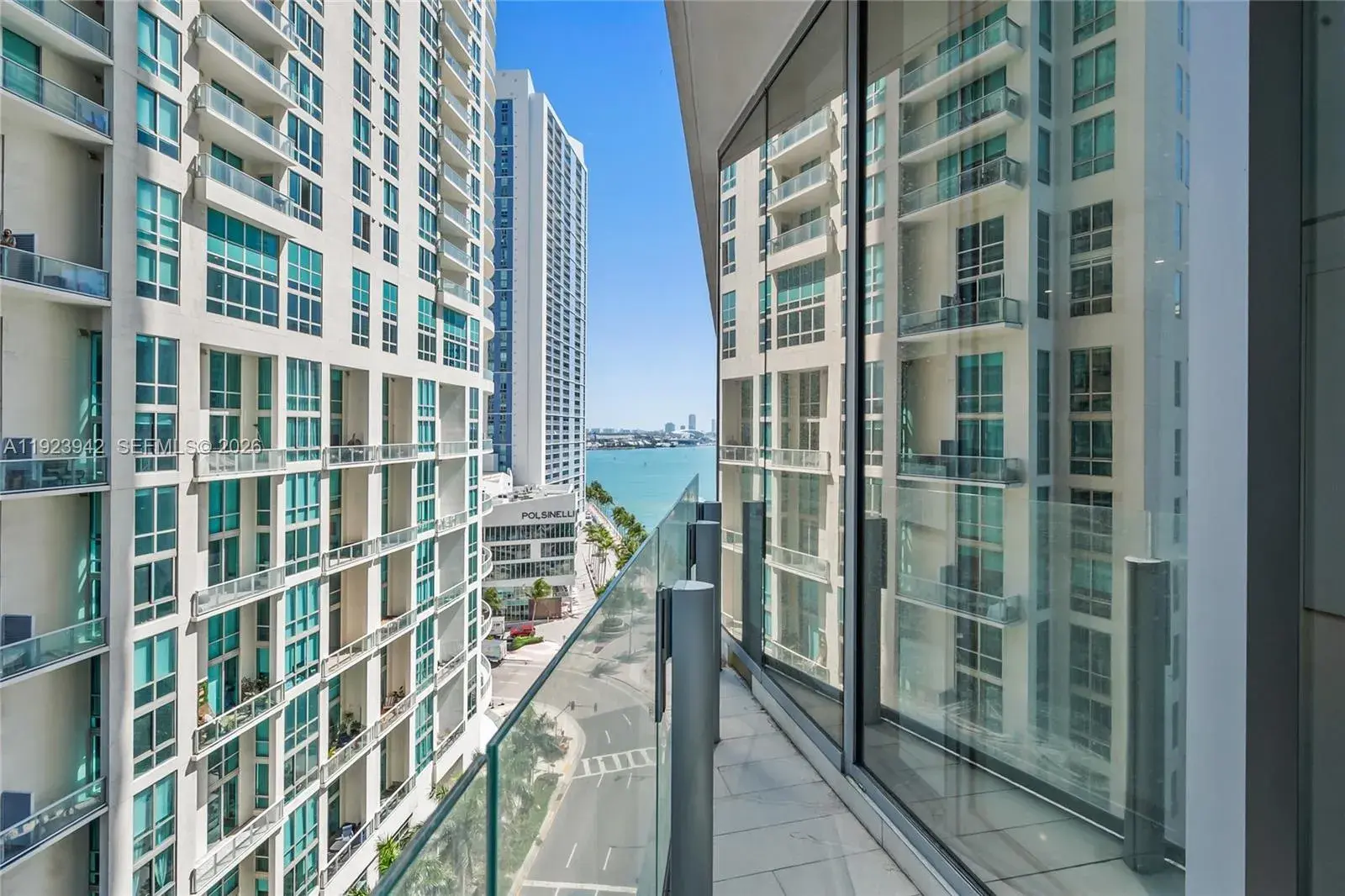 1 bedroom 1 bath Residential for sale at 300 Biscayne Boulevard Way # 1106, Miami FL 33131