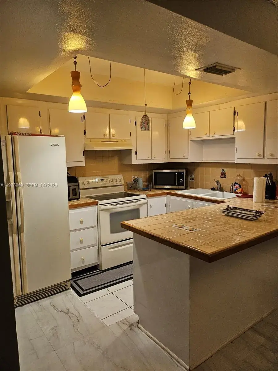 43 Spinning Wheel Ln # 43, Tamarac FL 33319