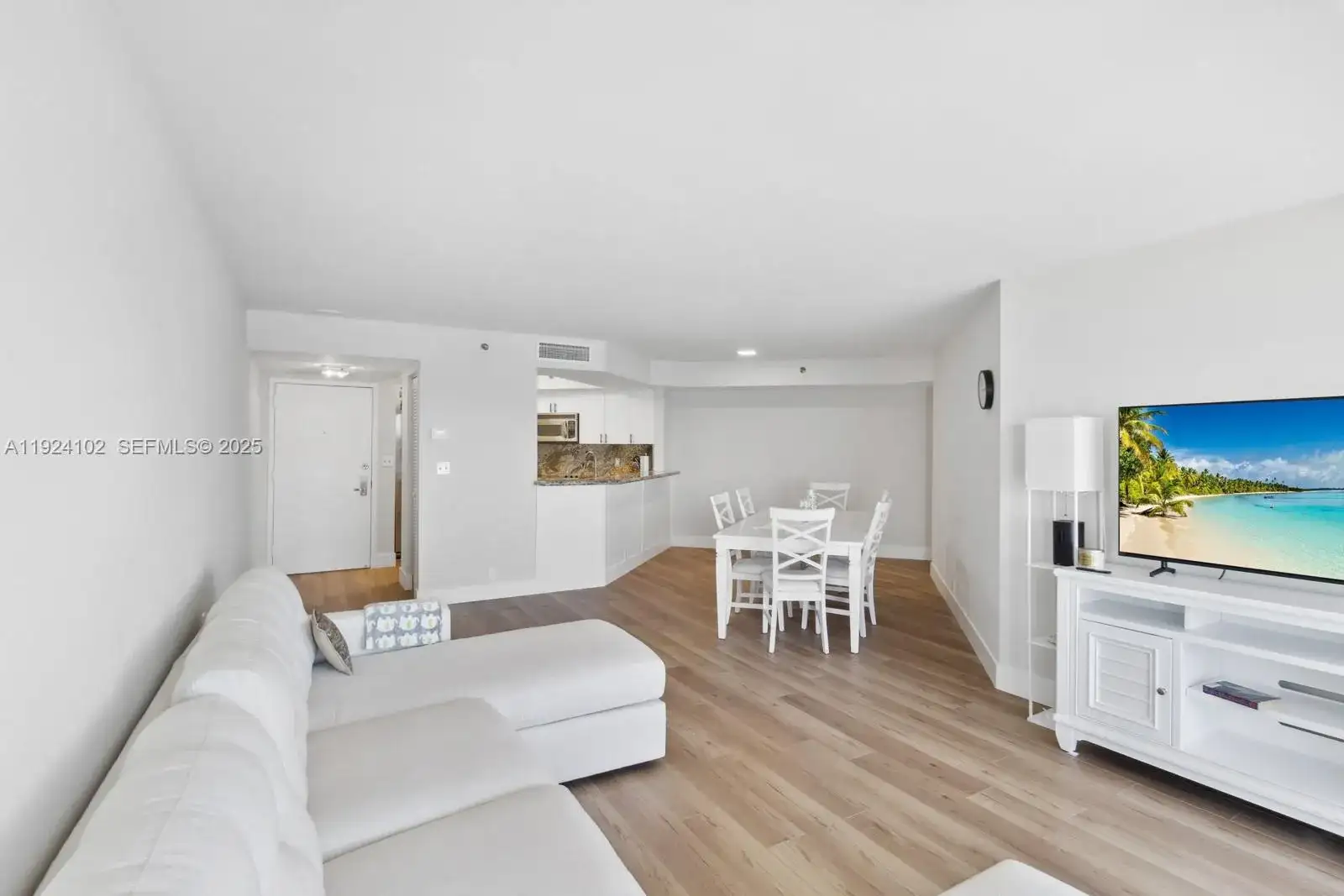 6767 Collins Ave # 909, Miami Beach FL 33141 photo 2