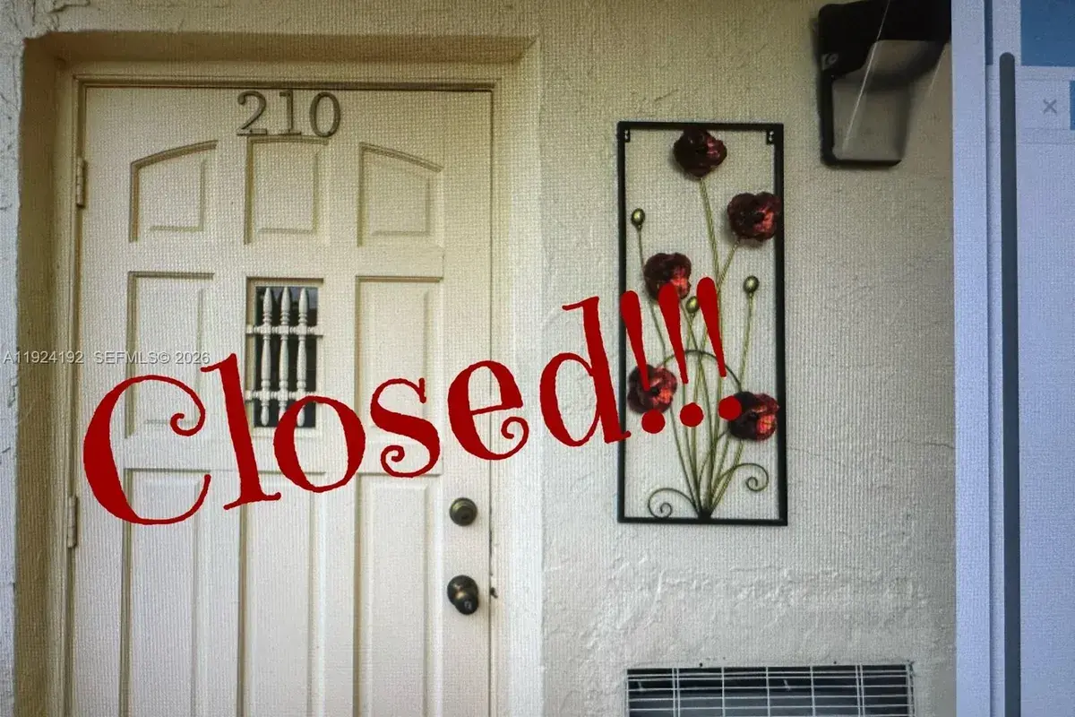 9800 N Hollybrook Lake Dr # 210, Pembroke Pines FL 33025