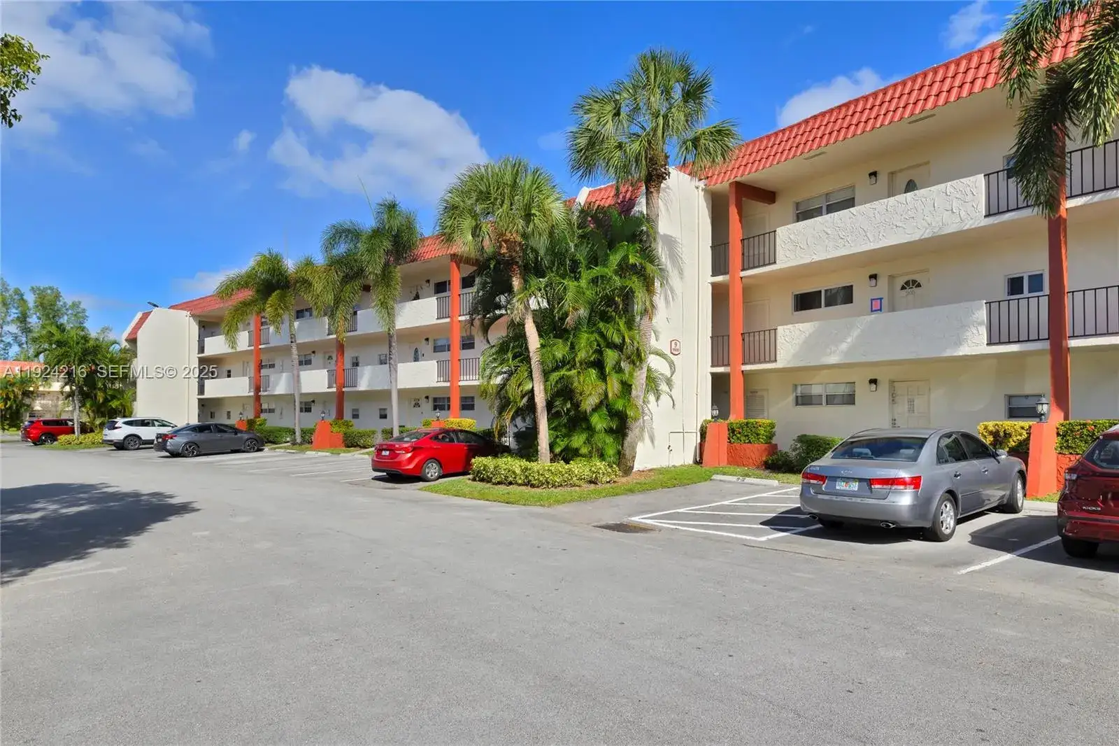 9500 N Hollybrook Lake Dr # 202, Pembroke Pines FL 33025