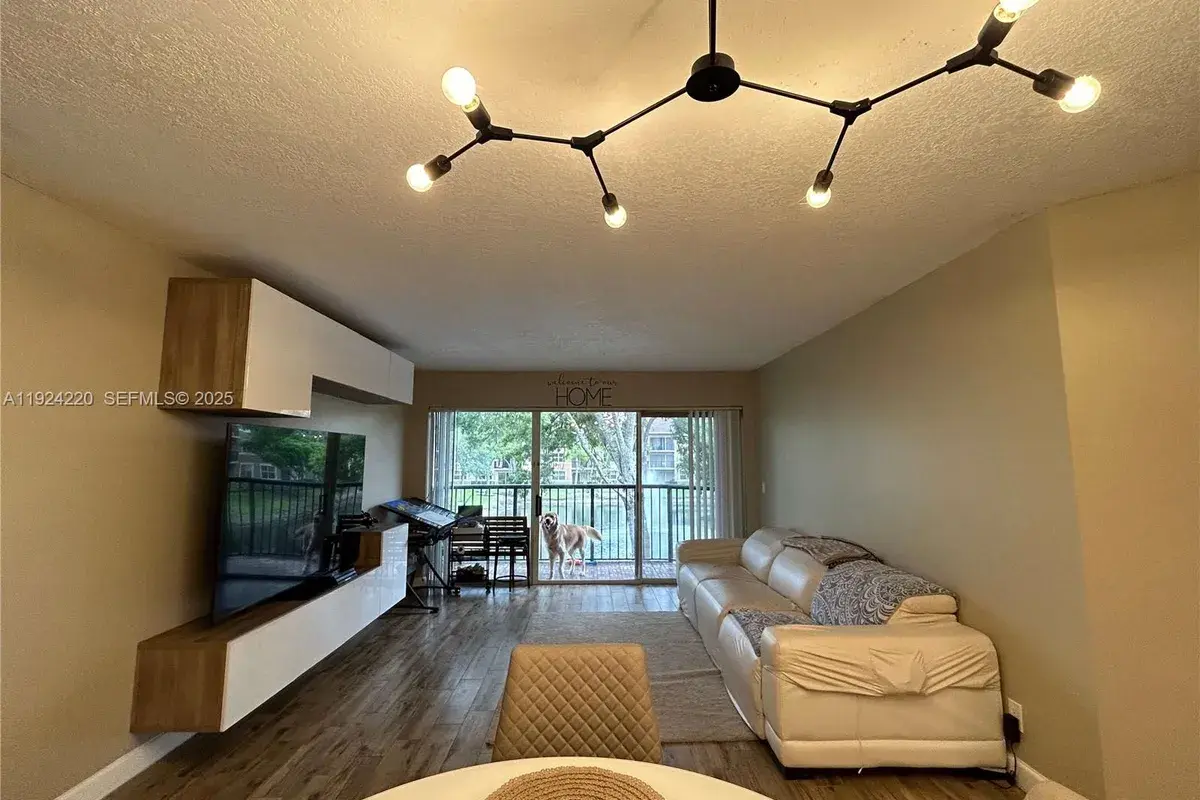 8977 Wiles Rd # 208, Coral Springs FL 33067