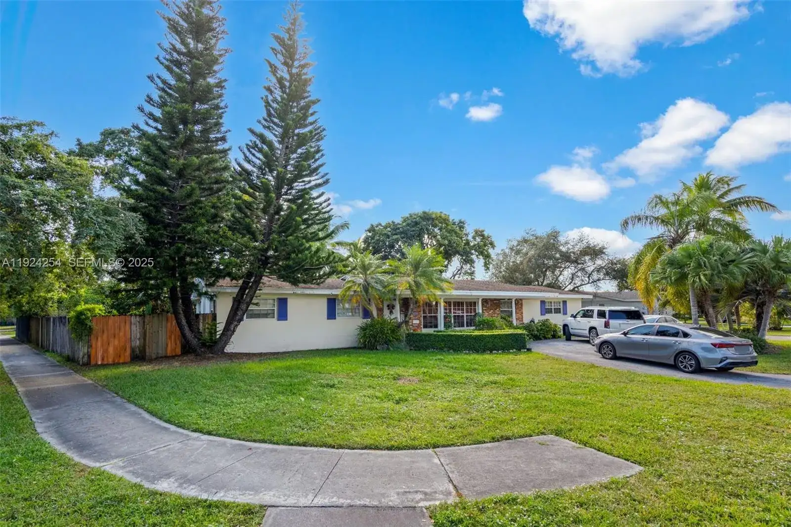 8200 SW 164th St, Palmetto Bay FL 33157 photo 2