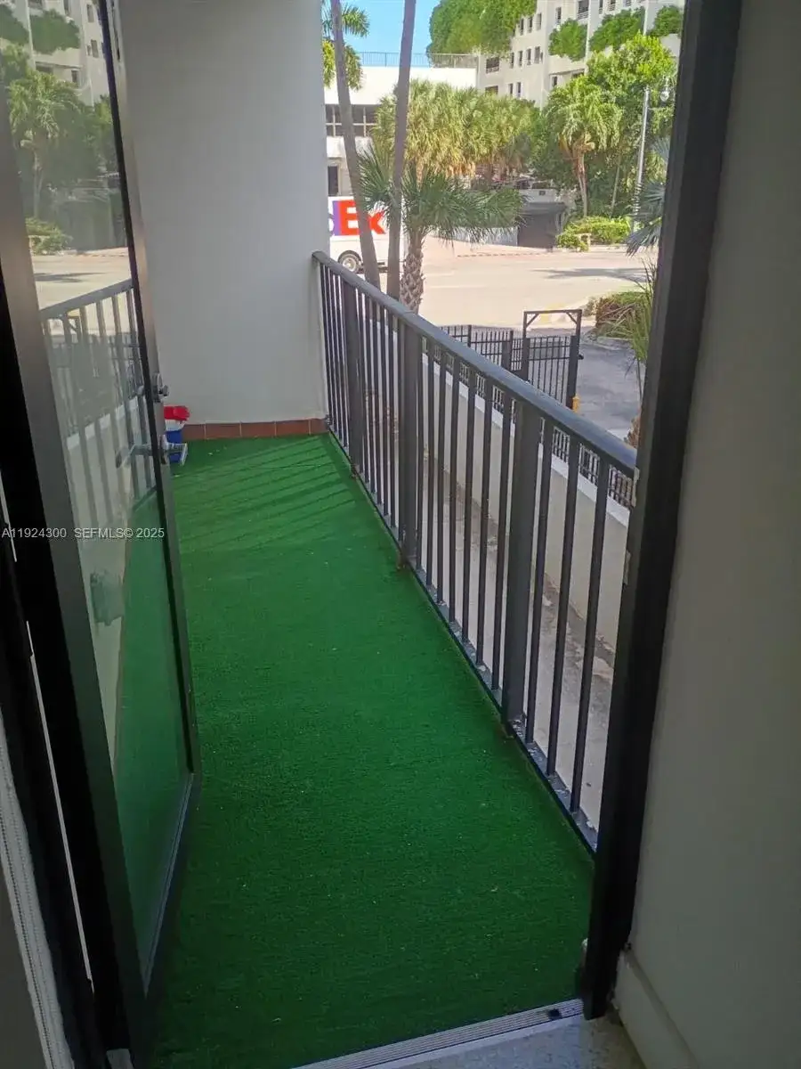 6424 Collins Ave # 204, Miami Beach FL 33141 photo 2