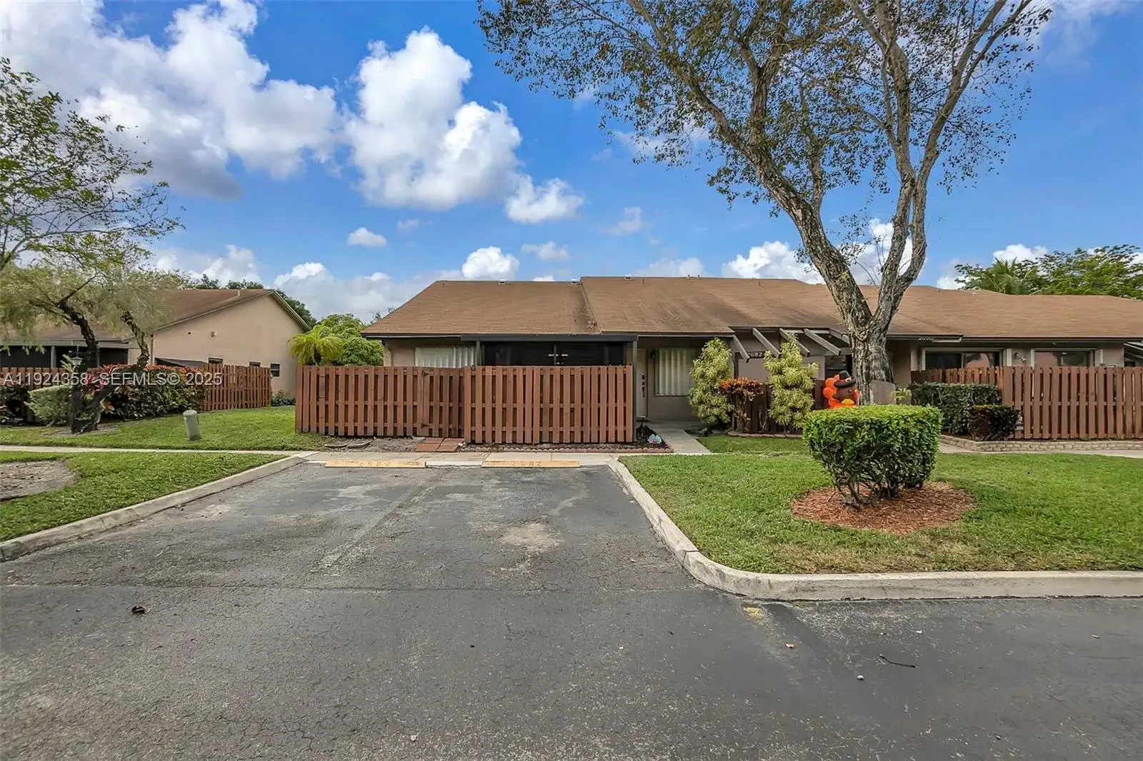 2682 N Nob Hill Rd, Sunrise FL 33322 photo 2
