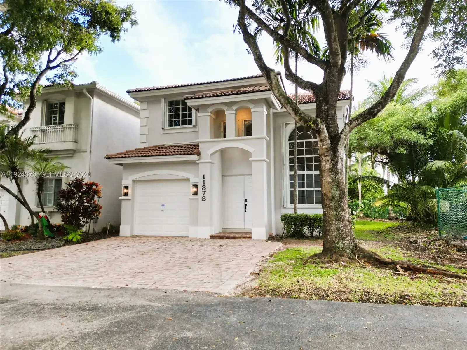 11378 NW 72nd Ter, Doral FL 33178 photo 2
