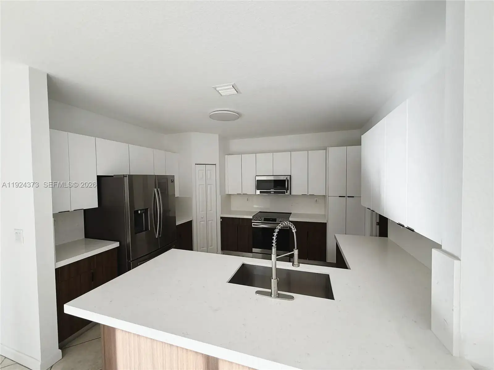 11378 NW 72nd Ter, Doral FL 33178 photo 3