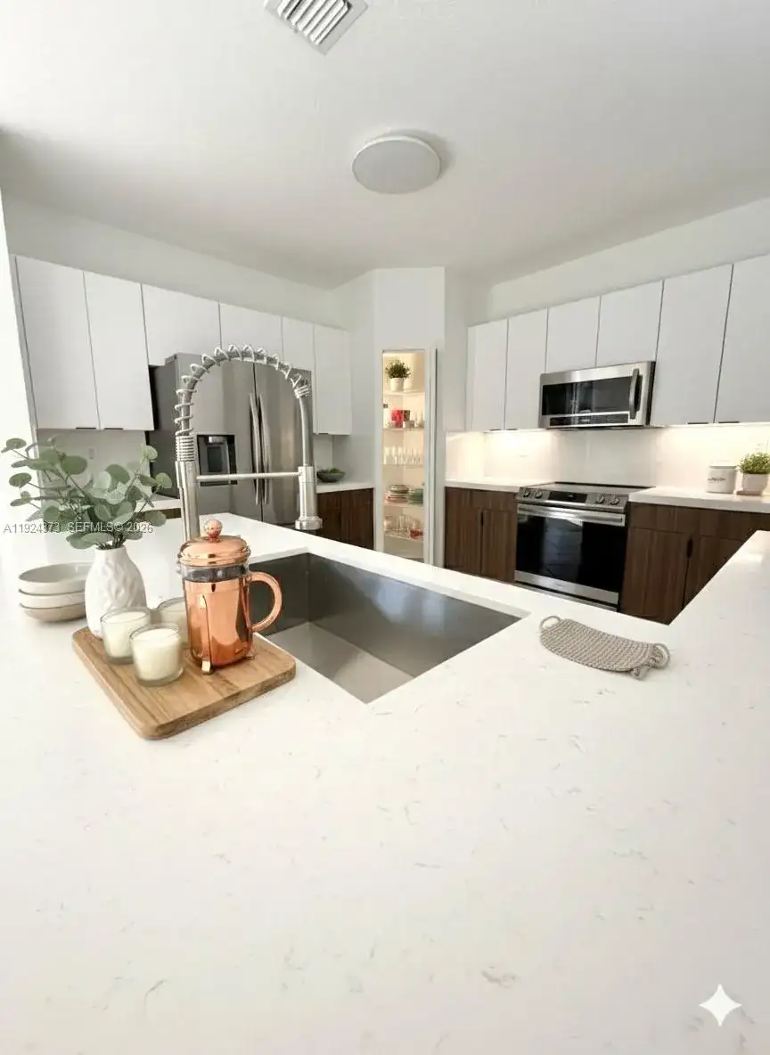 11378 NW 72nd Ter, Doral FL 33178 photo 4