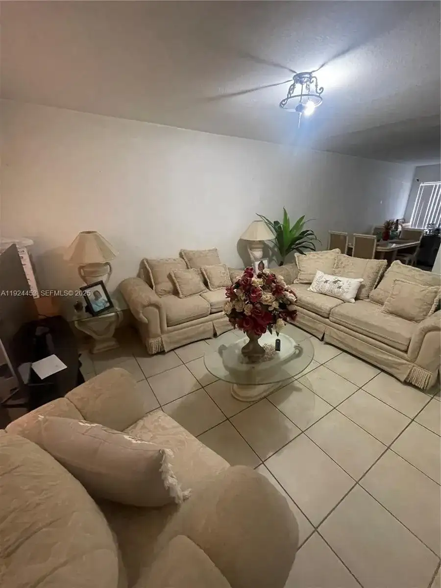 4852 NW 9th dr # 4852, Plantation FL 33317 photo 2