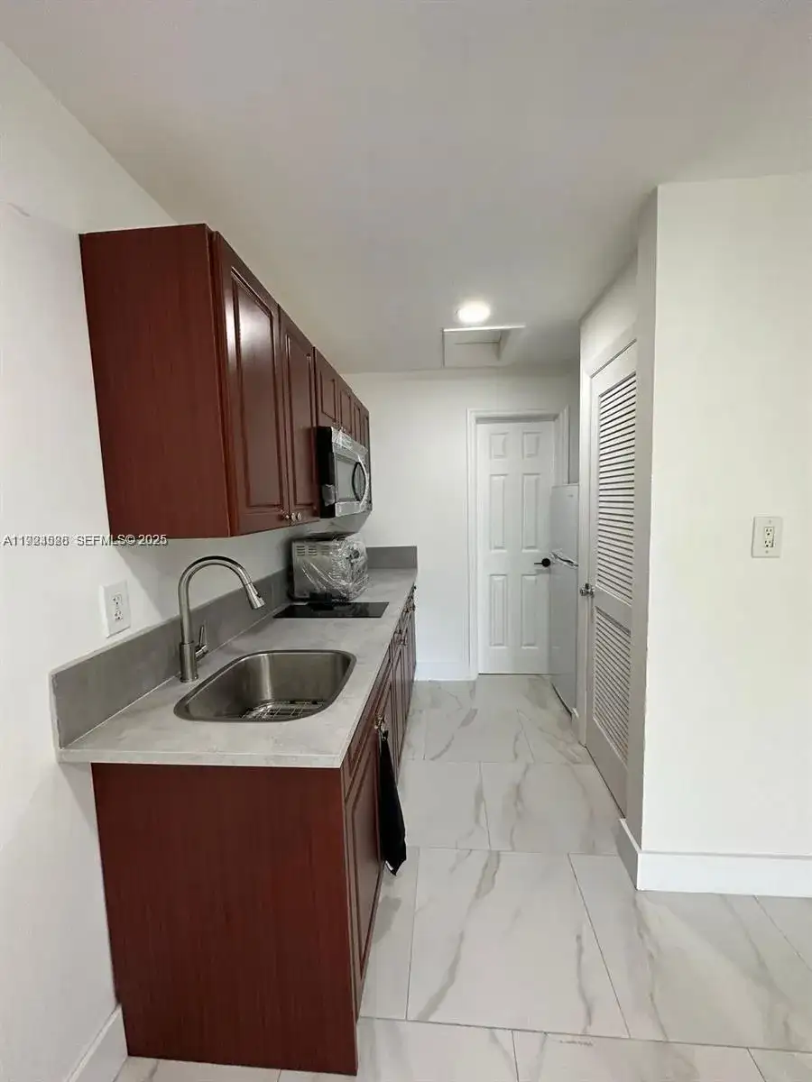 2320 SW 44th St # B, Dania Beach FL 33312 photo 4
