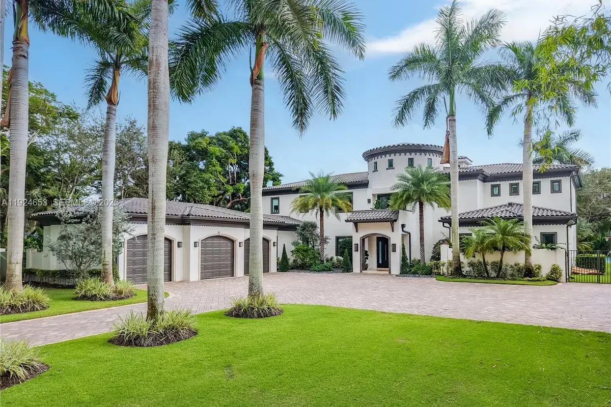 6080 SW 104th St, Pinecrest FL 33156