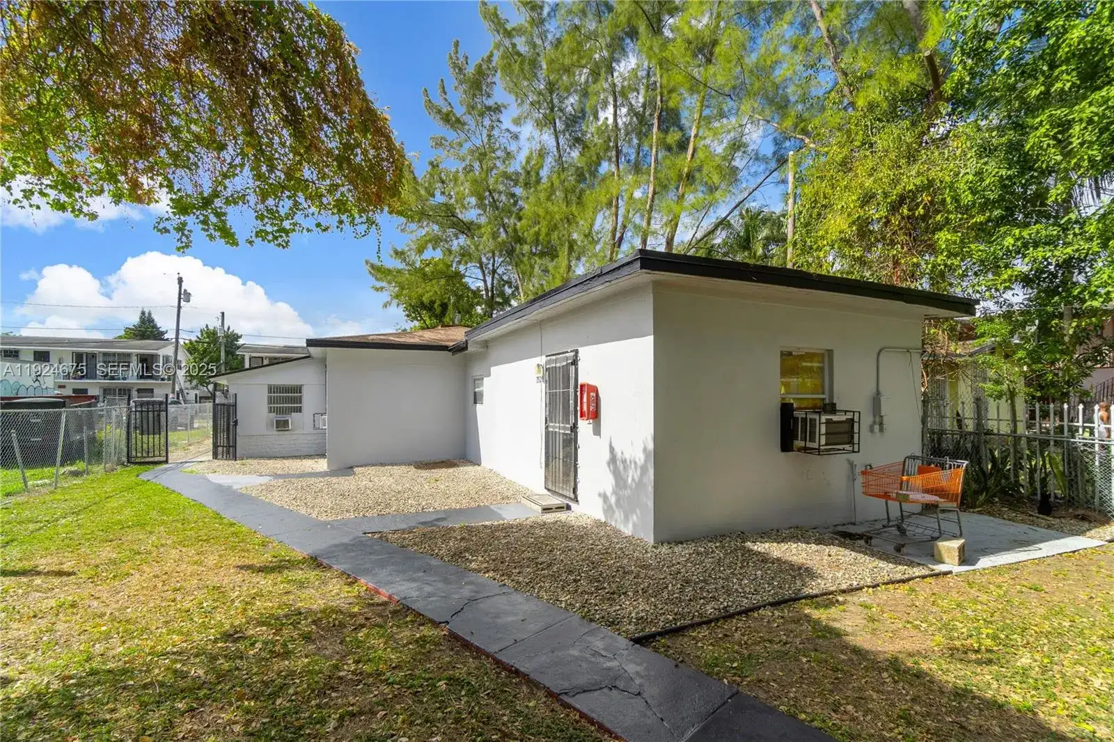 7525 NE Miami Ct, Miami FL 33138 photo 5