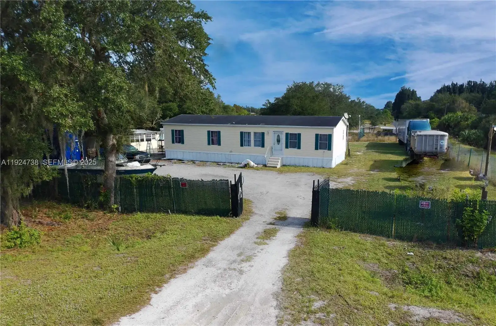 225 N Estribo ST, Clewiston FL 33440 photo 2