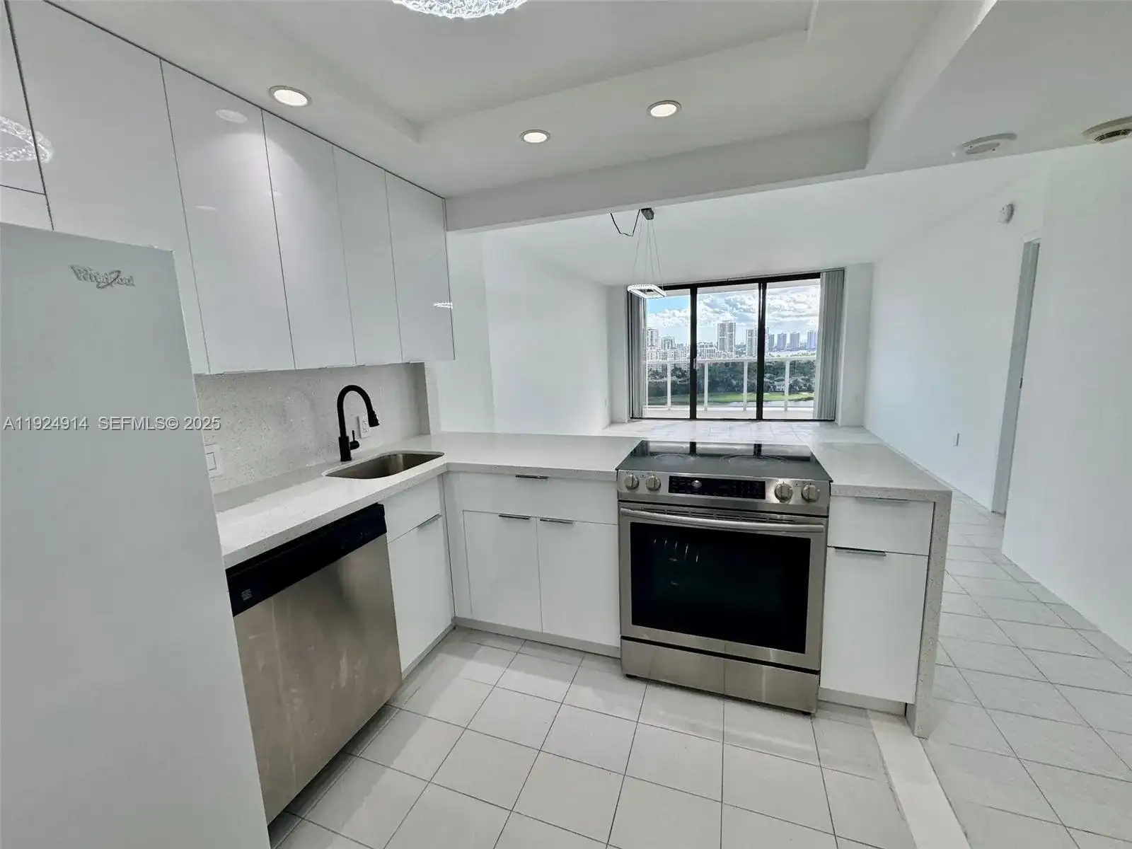3675 N Country Club Dr # 2007, Aventura FL 33180 photo 3